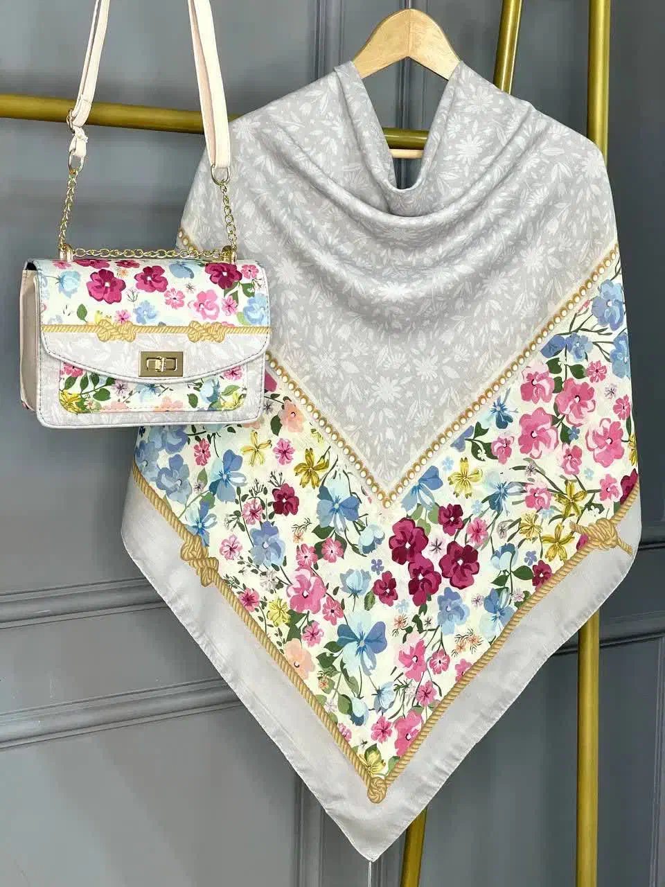 فروشگاه شال و روسری|لباس|کرمان, |دیوار