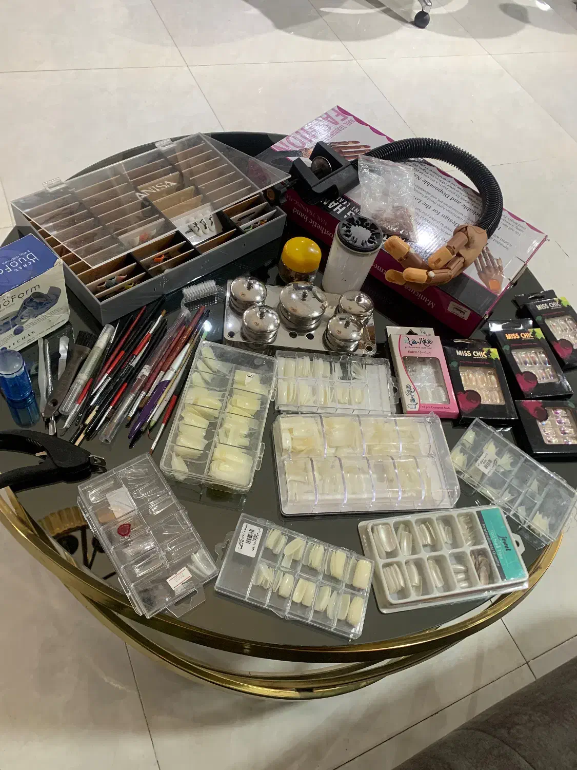 وسایل ناخن|آرایشگاه و سالنهای زیبایی|مشهد, نیروی هوایی|دیوار