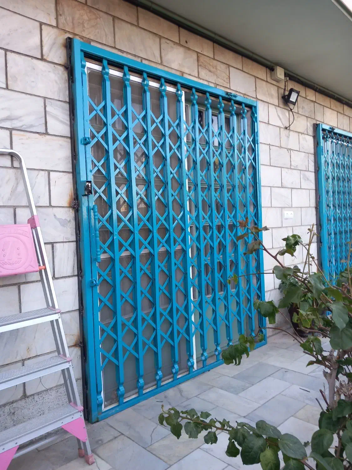 تولید نصب درب آکاردئونی حفاظ درب و پنجره و نرده|خدمات پیشه و مهارت|شهریار, شهرک بهاران (ویره)|دیوار