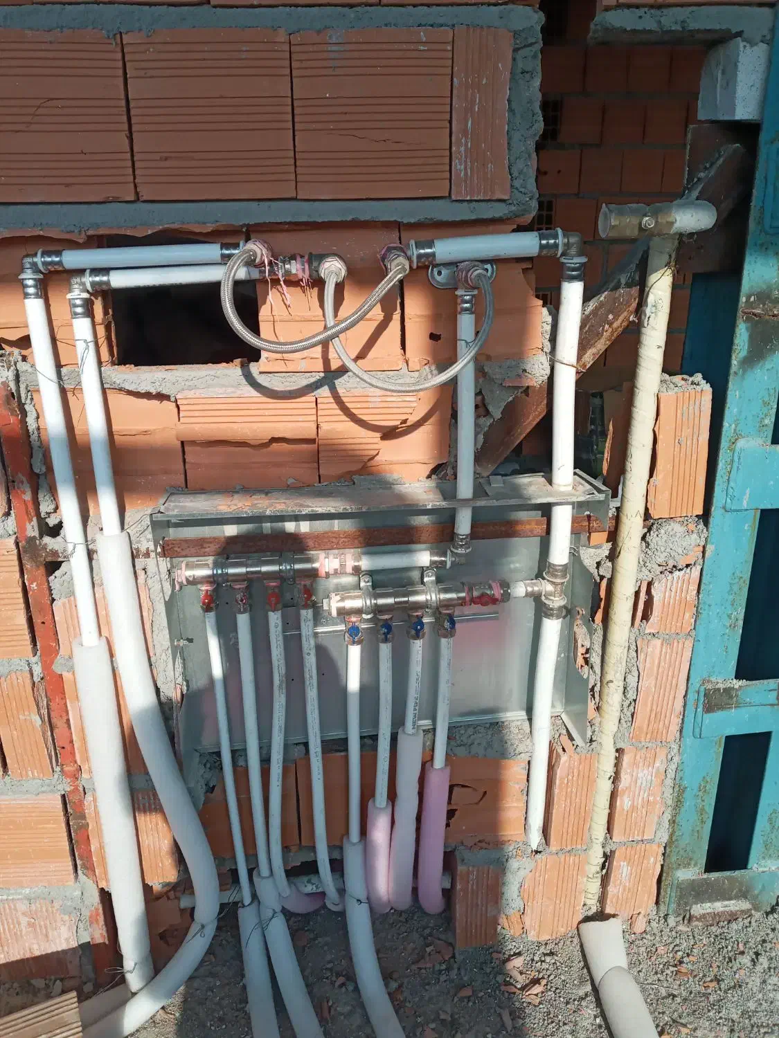 لوله کشی آب سرد وگرم و پکیچ و رادیات وآبگرمکن|خدمات پیشه و مهارت|زیرآب, |دیوار