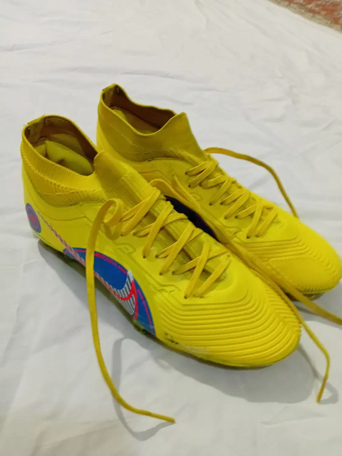 کفش ورزشی فوتبال|کیف، کفش، کمربند|سمنان, |دیوار