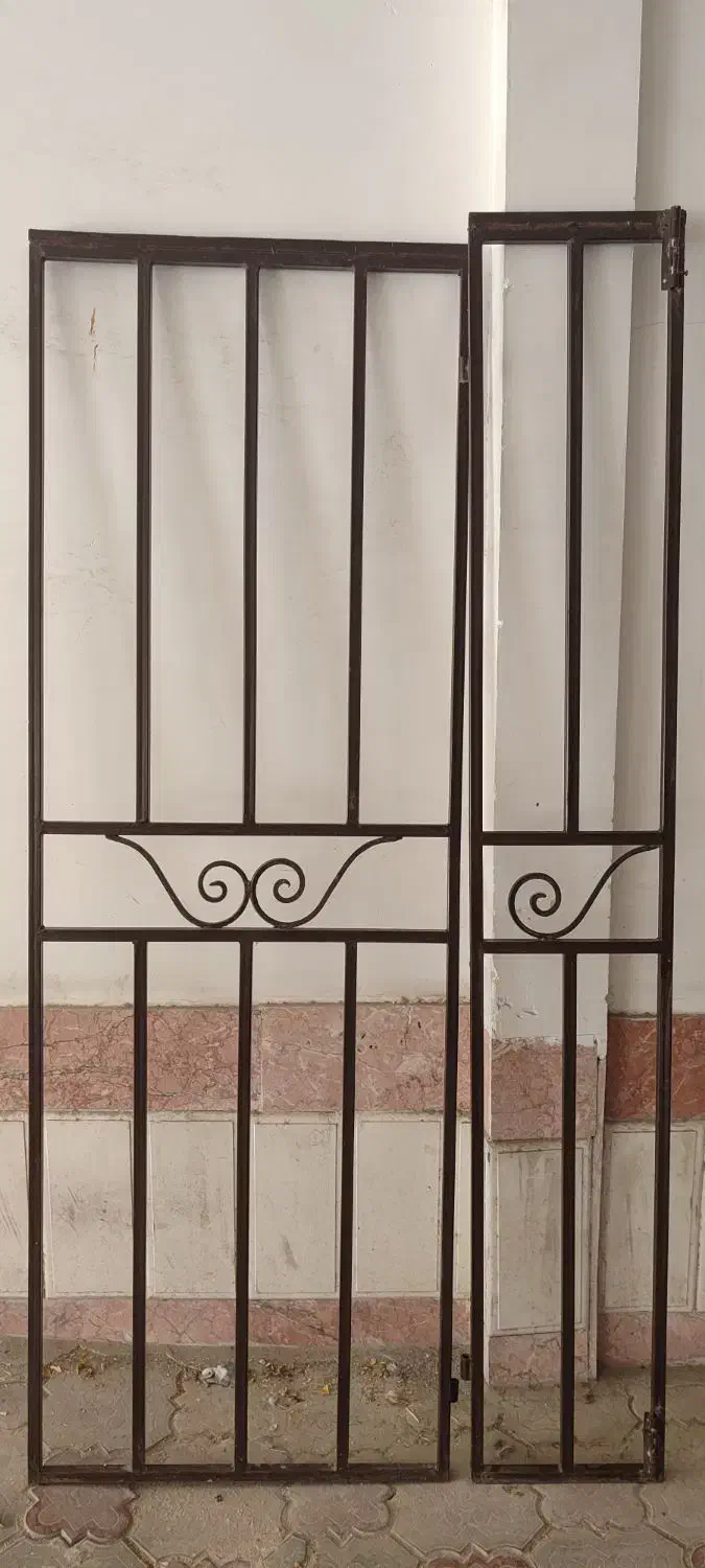 درب ورودی واحد آپارتمان به همراه حفاظ آهنی|مصالح و تجهیزات ساختمان|کاشمر, |دیوار