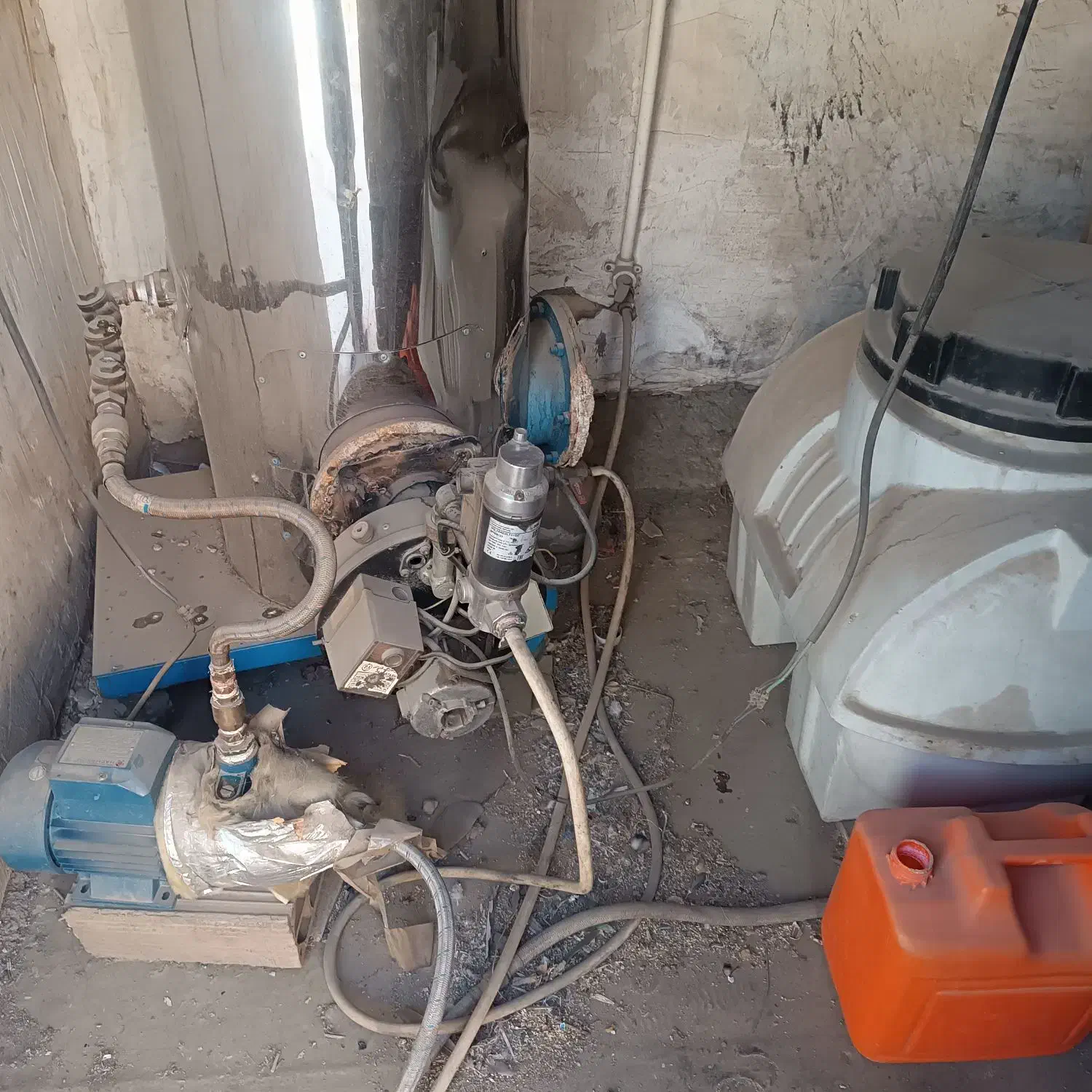 تمام وسایل کارگاه بفروش میرسد|چرخ خیاطی و ریسندگی|ورامین, خیر آباد|دیوار