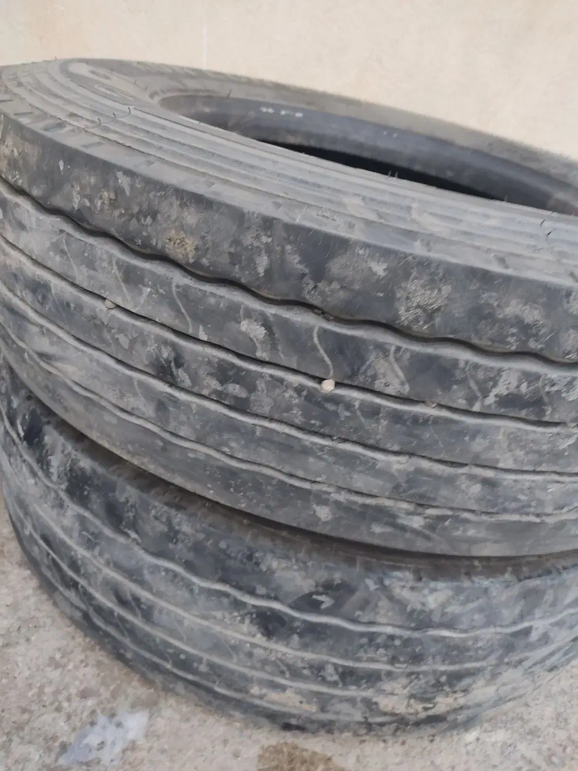 لاستیک ایسوزو کار کرده|قطعات یدکی و لوازم جانبی|چرداول, |دیوار