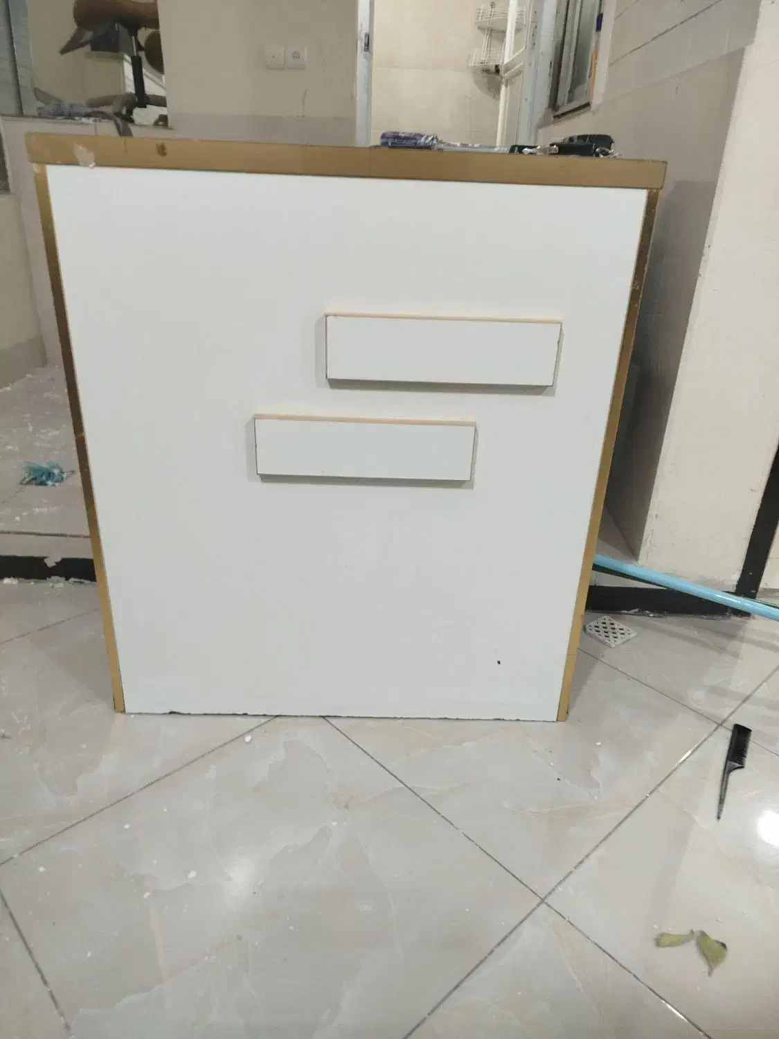 تعدادی وسایل سالن زیبایی|آرایشگاه و سالن‌های زیبایی|دورود, |دیوار