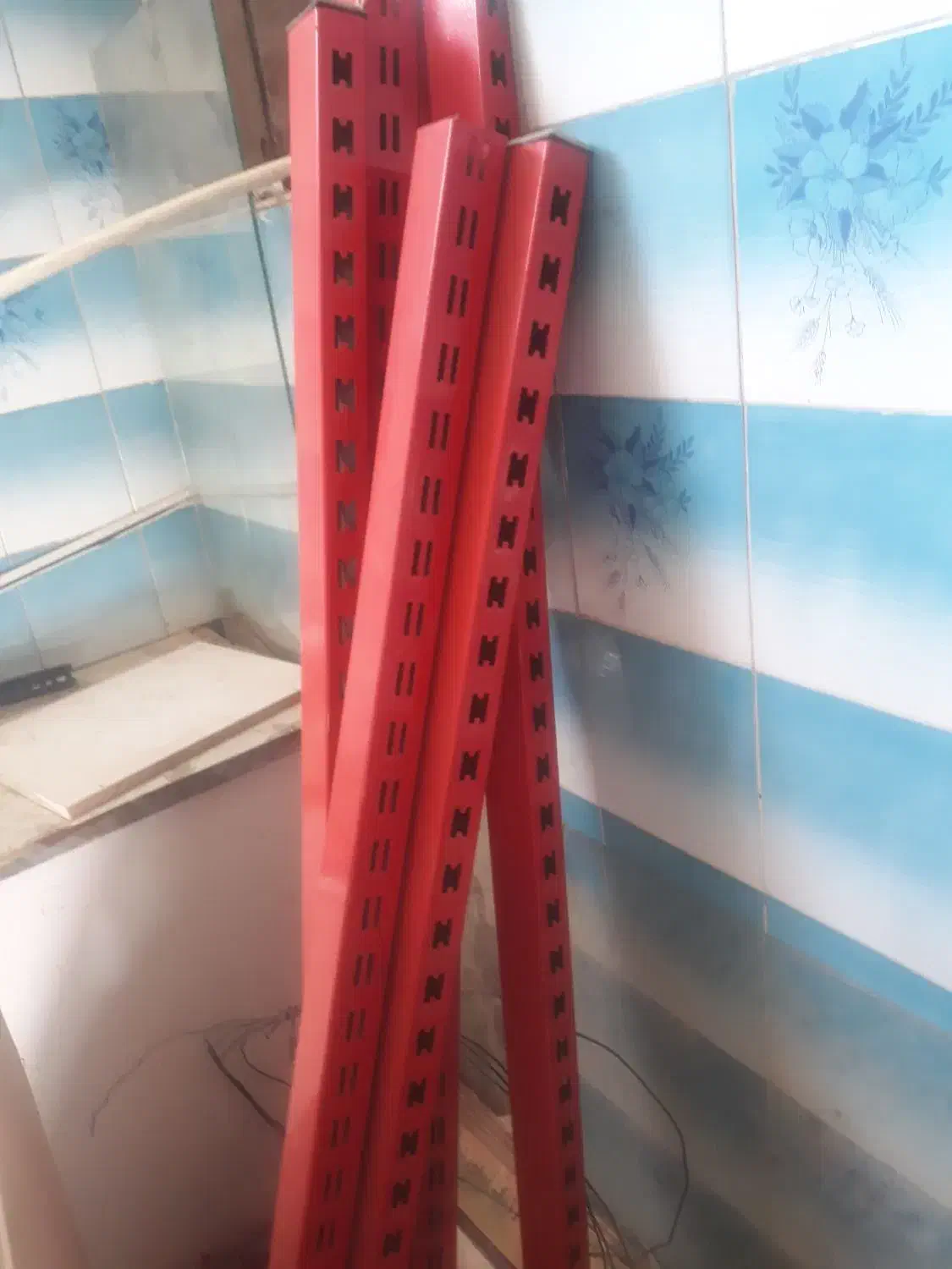 قفسه وسط تمیز شیک کمکار قیمت گزاری برای هرمتر هست|کتابخانه، شلف، قفسههای دیواری|شهرکرد, |دیوار