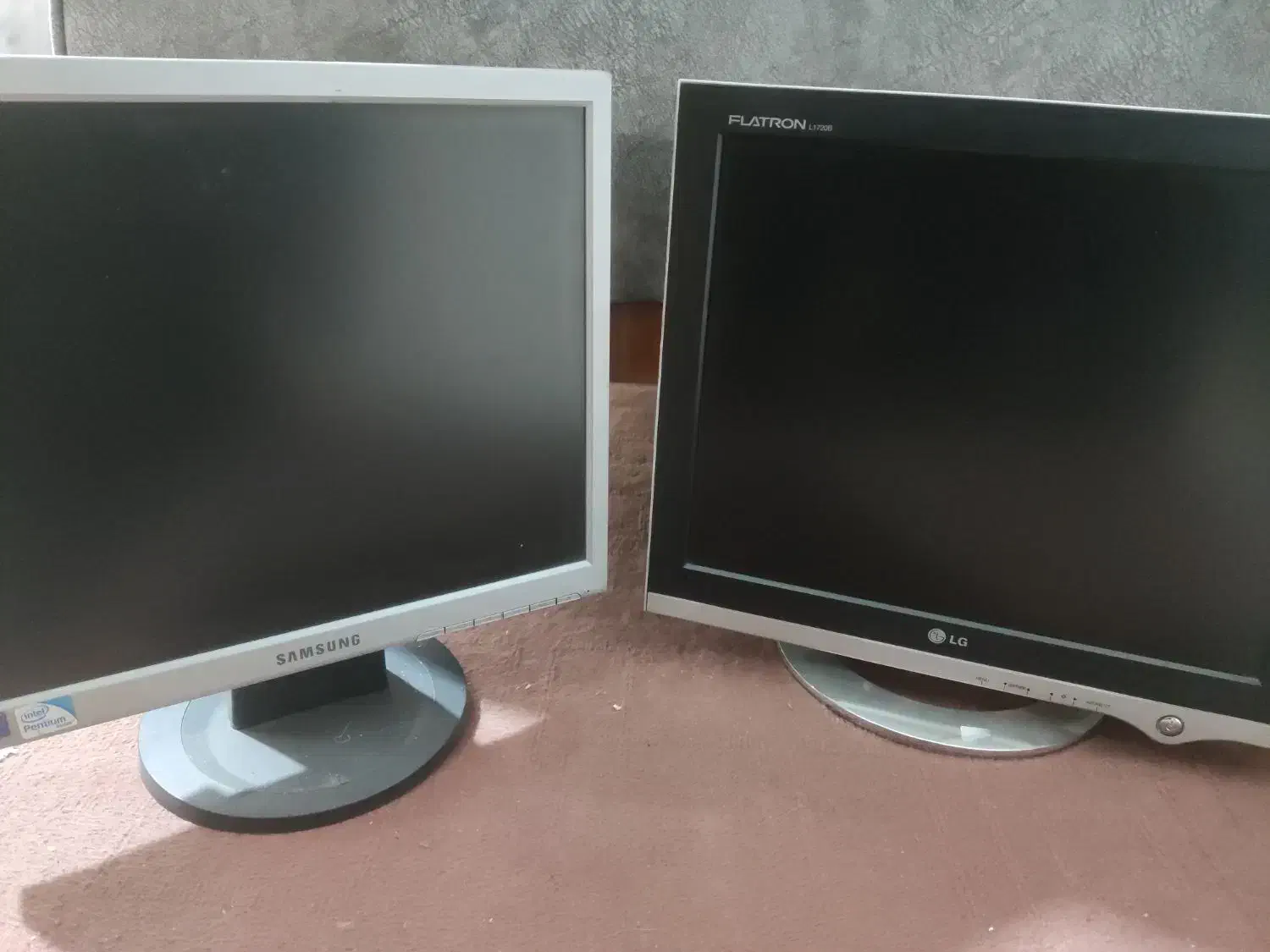 دو عدد مانیتور ( نیاز به تغمیر )|قطعات و لوازم جانبی رایانه|تهران, شهرک طالقانی|دیوار
