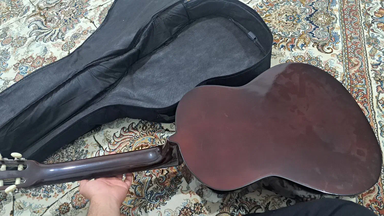 گیتار کلاسیک نو بدون کارکرد|گیتار، بیس، امپلیفایر|صحنه, |دیوار