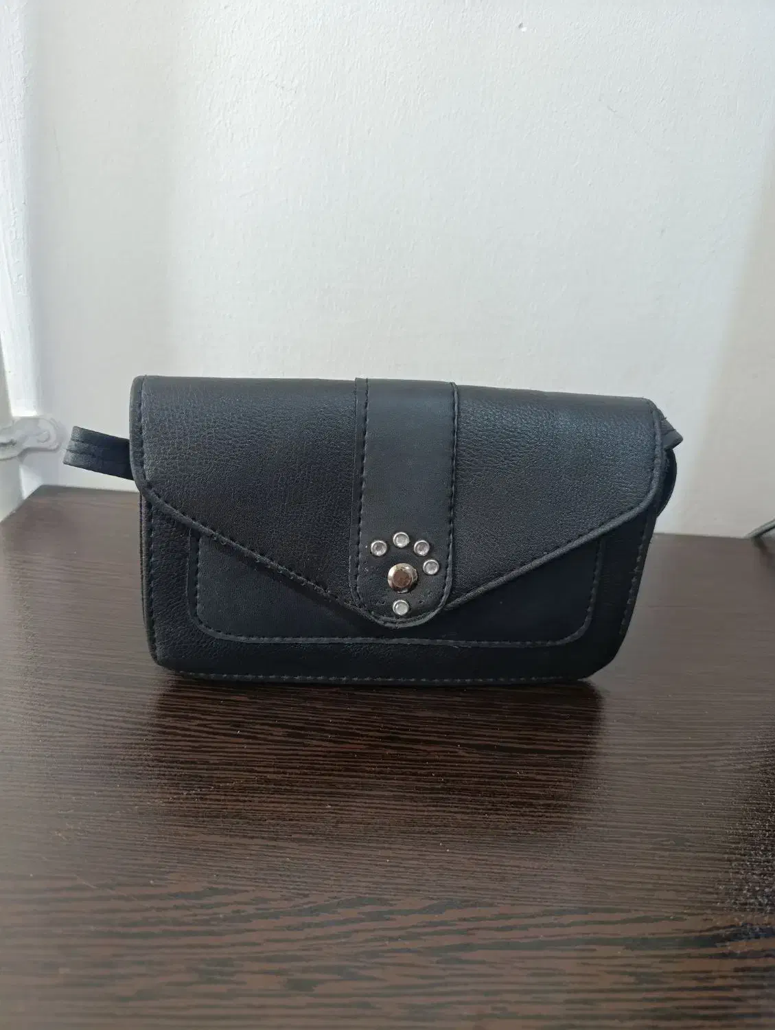 تعدادی کیف|کیف، کفش، کمربند|شاهرود, |دیوار