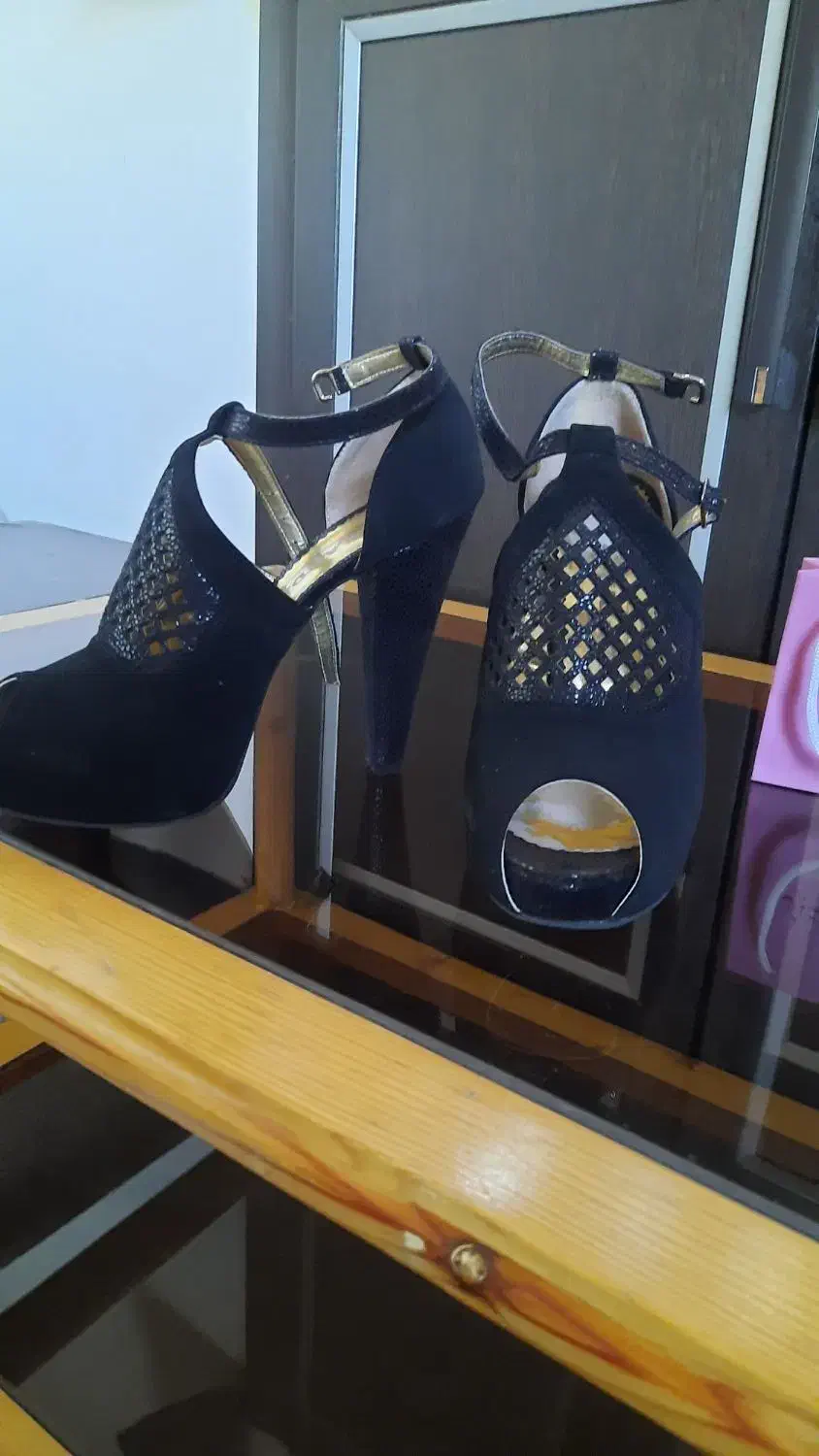 یه بار استفاده شدن فقط قیمتا فرق دارن|کیف، کفش، کمربند|لاجان, |دیوار