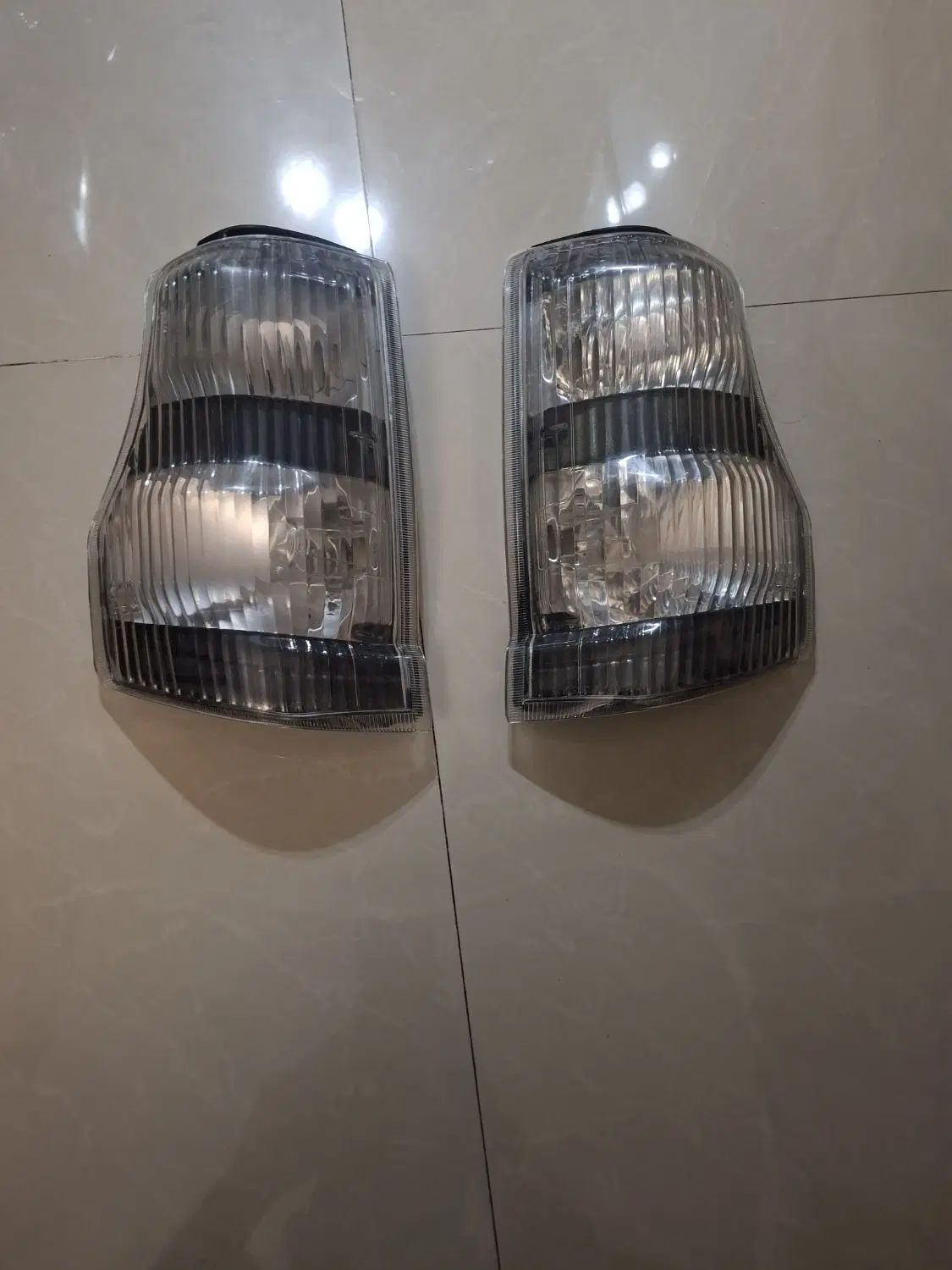 چراغ راهنمای جلو خرگوشی کامیونت ایسوزو چپ وراست|قطعات یدکی و لوازم جانبی|تهران, سازمان برنامه جنوبی|دیوار