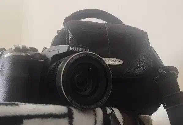 دوربین فوجی s4000|دوربین عکاسی و فیلمبرداری|شاهینشهر, شهرک گلدیس|دیوار