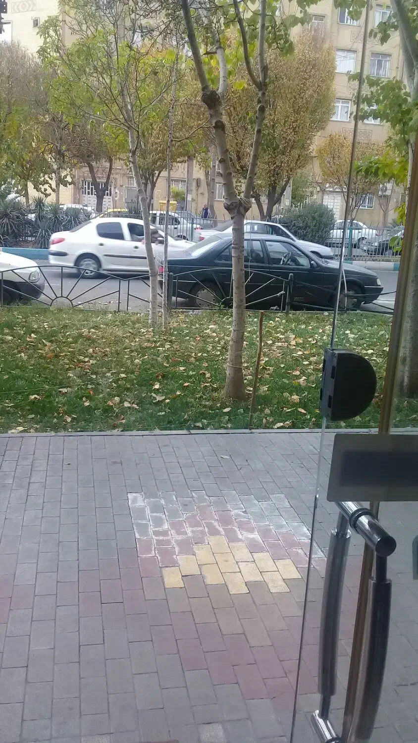 ۱۶ متر مغازه/بر خیابان اصلی/میدان فرمانداری/تخلیه|اجارهٔ مغازه و غرفه|ری, فیروزآبادی|دیوار