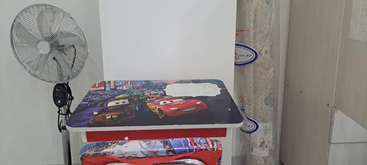 میز تحریر مک کویین|تخت و صندلی بچه|مشهد, سرافرازان|دیوار