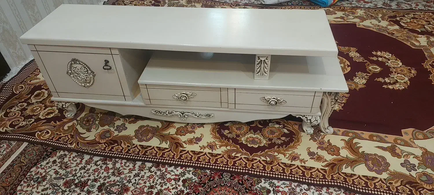 میز TV در حد نو.|میز تلویزیون|بیجار, |دیوار