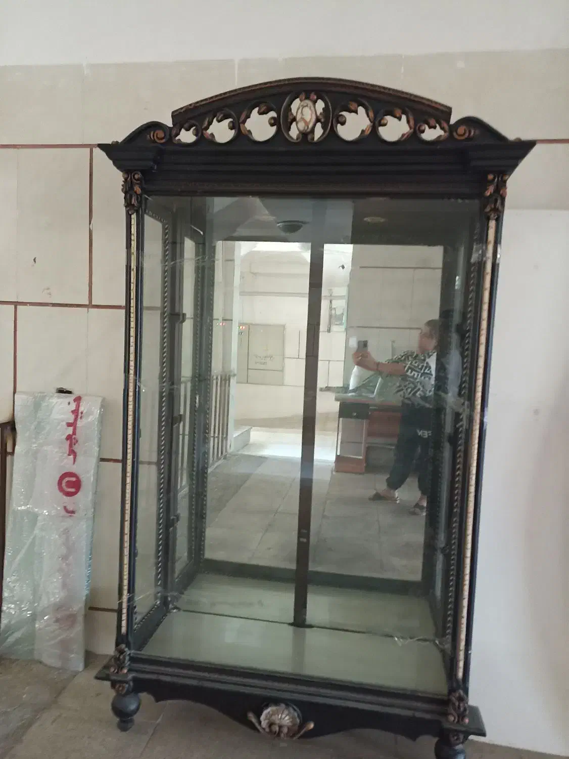 ویترین یا بوفه بسیار زیبا|بوفه، ویترین، کنسول|رودهن, |دیوار