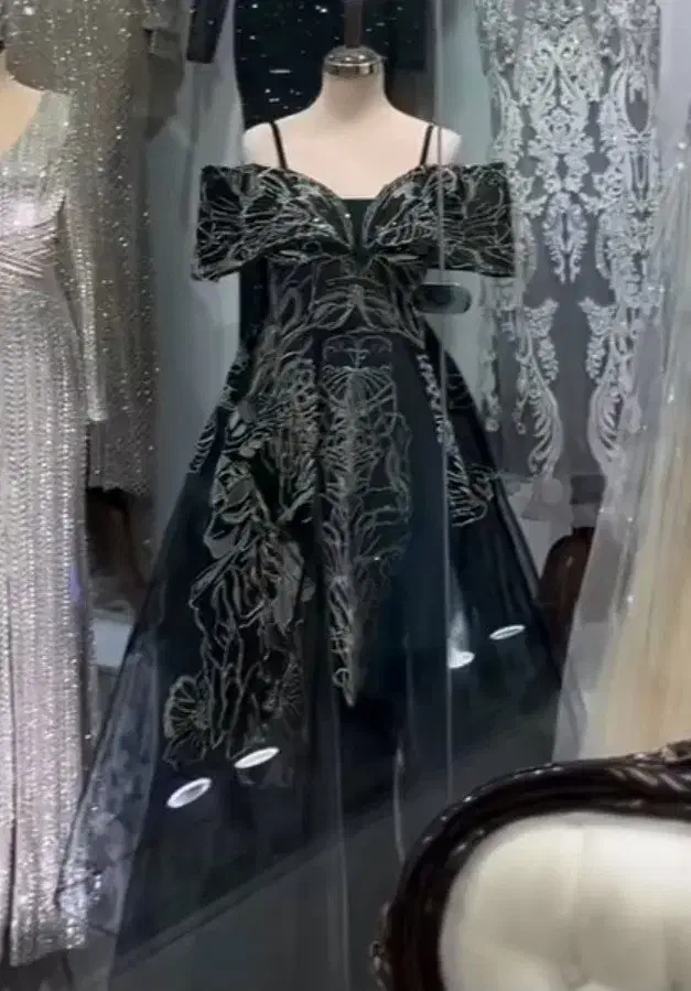 لباس مجلسی|لباس|ورامین, ورامین|دیوار