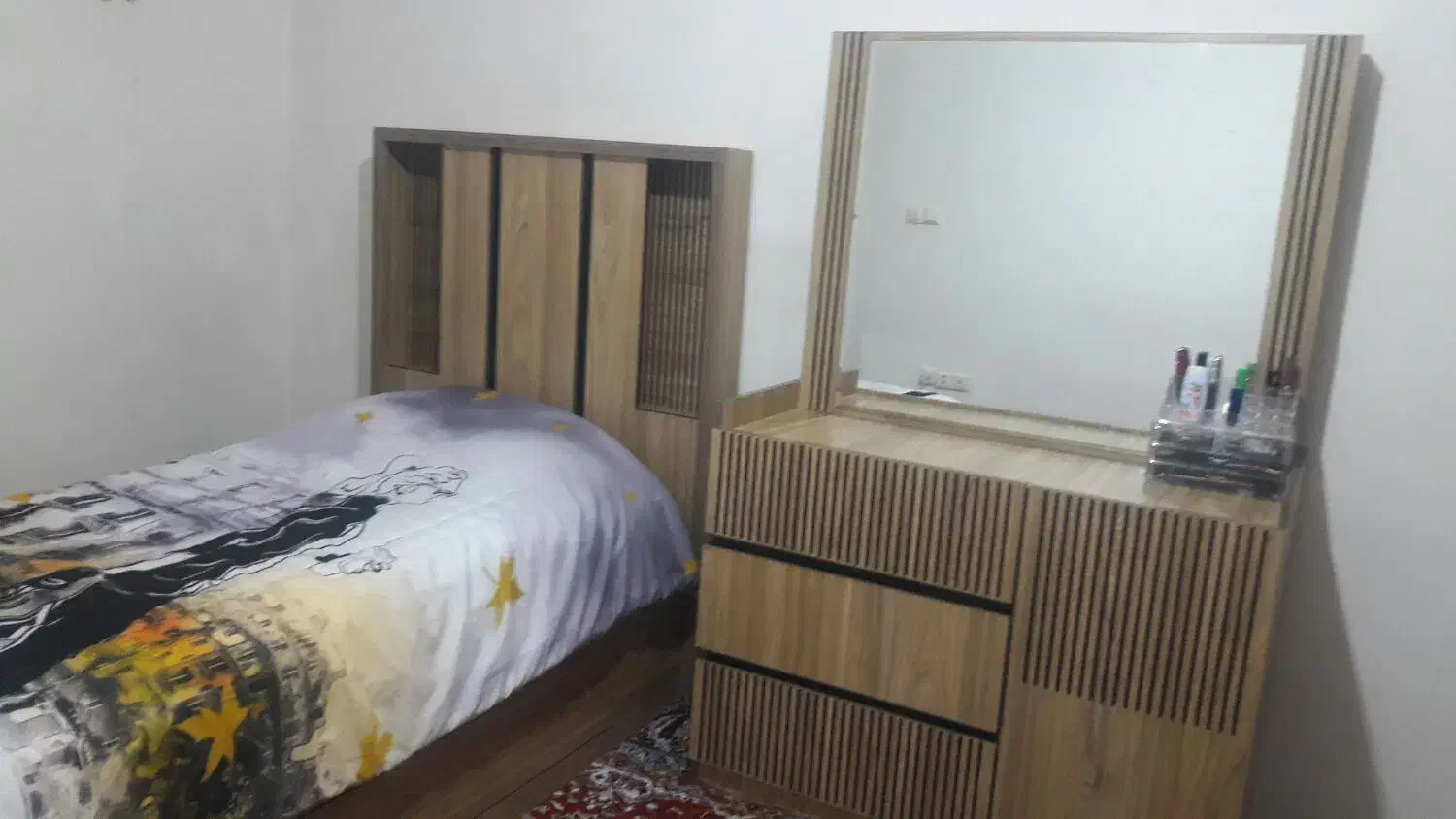 تخت یک نفره و میز ارایشی  نو|تخت و سرویس خواب|صدرا-فارس, فاز ۱|دیوار