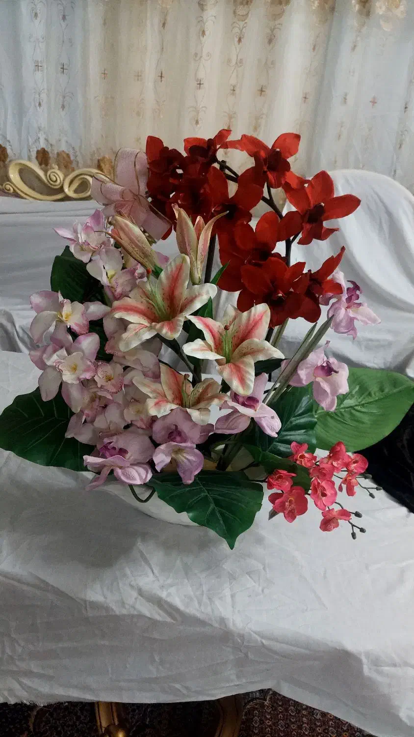 گل مصنوعی با گلدان سرامیکی بزرگ در حد نو|گل مصنوعی|خوی, |دیوار