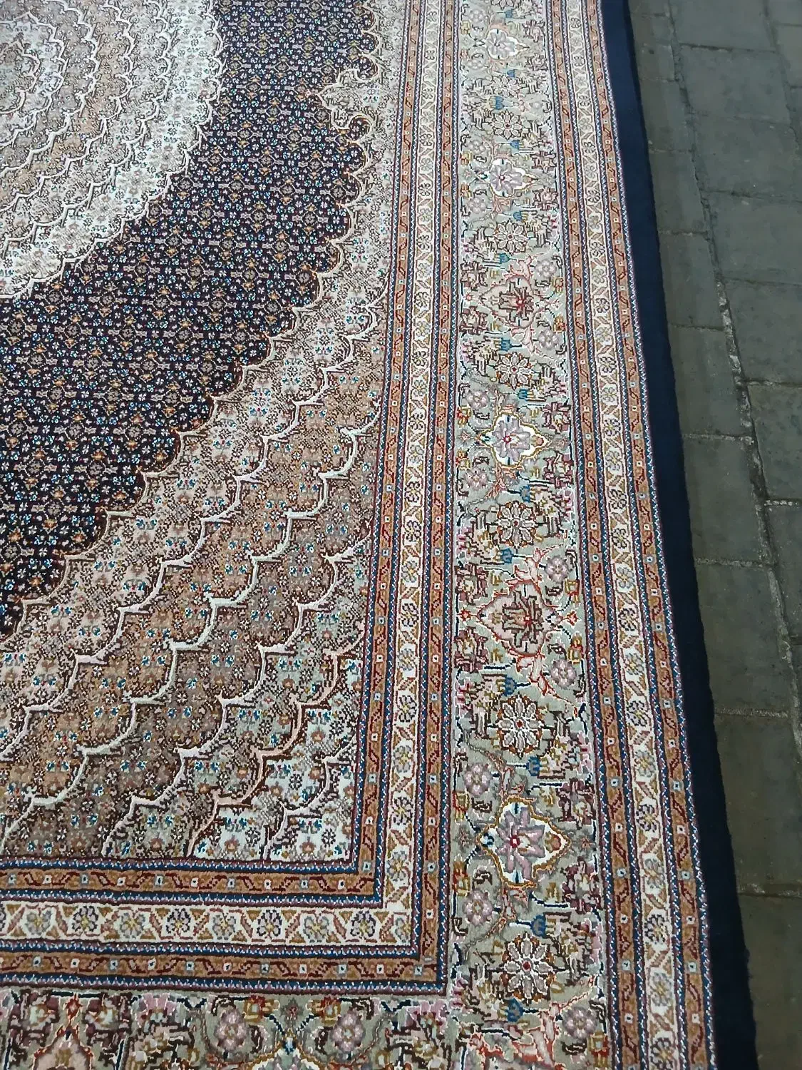 فرش دستبافت (ماهی خوی)|فرش|خوی, |دیوار