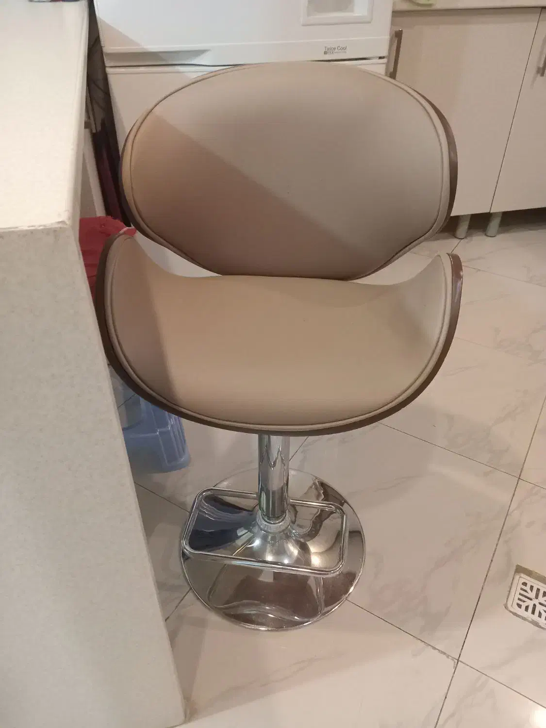 صندلی جک دار|صندلی و نیمکت|فردیس, منظریه|دیوار