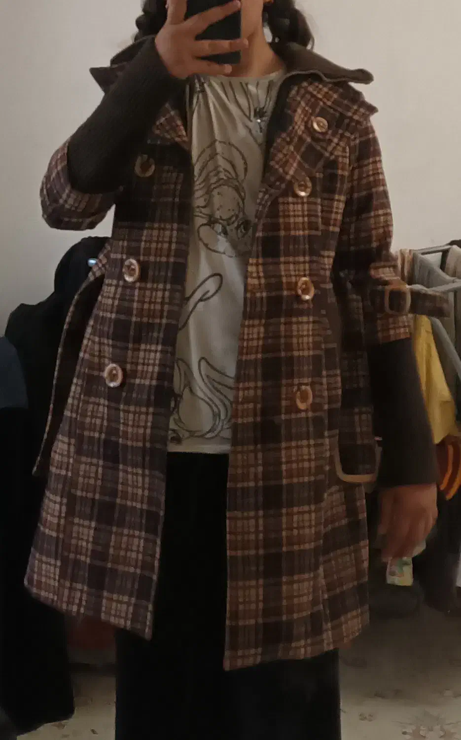 پوشاک|لباس|رباط‌کریم, کیکاور|دیوار