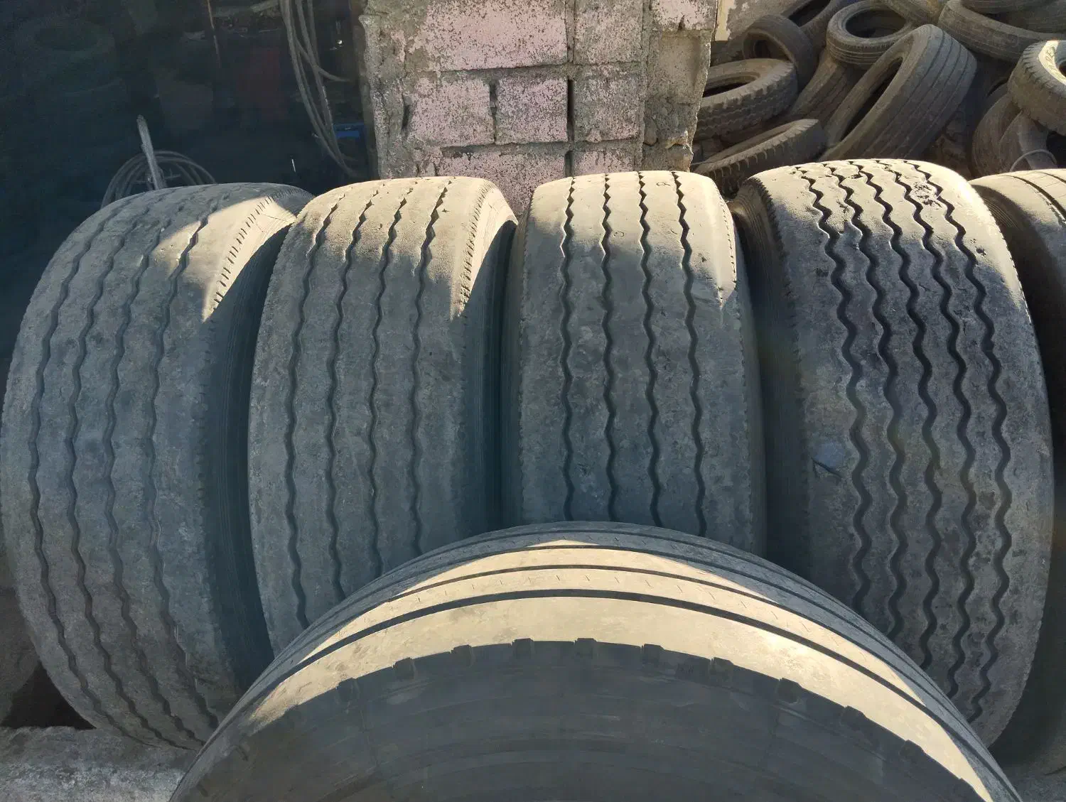 لاستیک ۲۲.۵ سنگین|قطعات یدکی و لوازم جانبی|سنندج, |دیوار