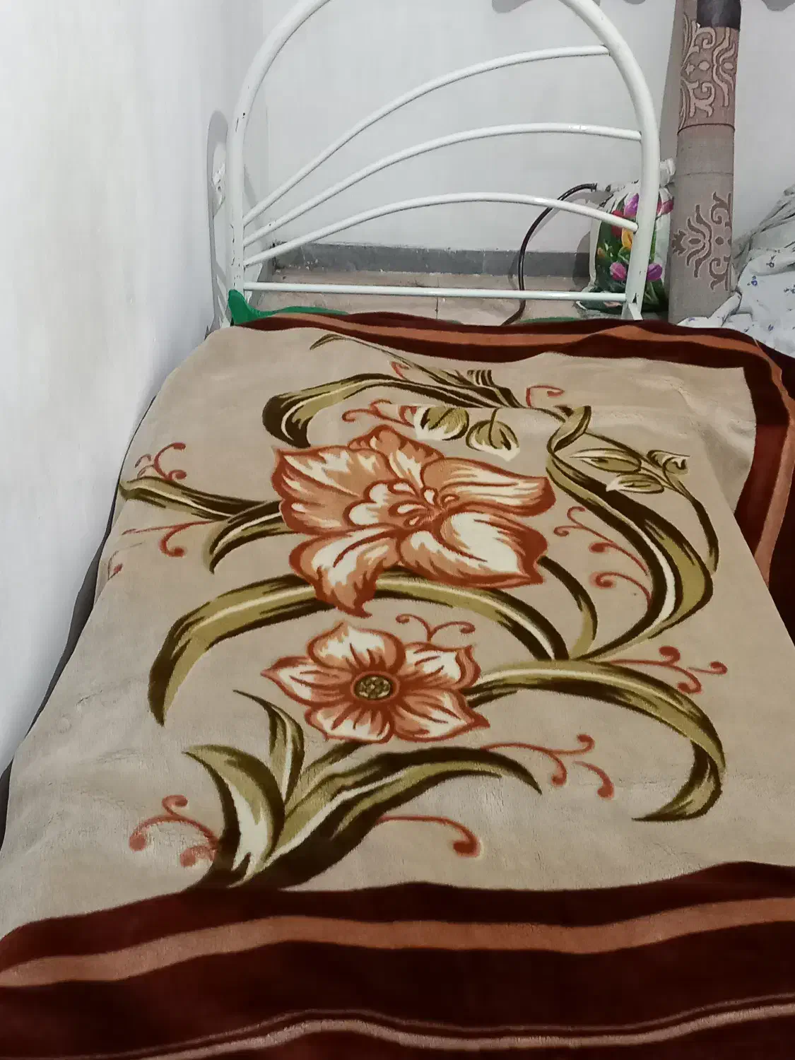 فلزی یک نفره|تخت و سرویس خواب|رشت, خمیران زاهدان|دیوار