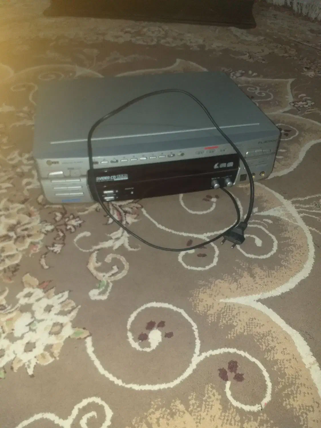 سدیسک سالم  قیمتش ۵۰۰ هزارت تومان|پخش‌کننده DVD و ویدیو|باخزر, |دیوار