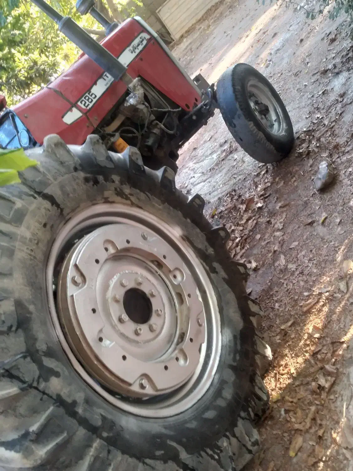 تراکتوربا ادوات|خودرو سنگین|سیسخت, |دیوار