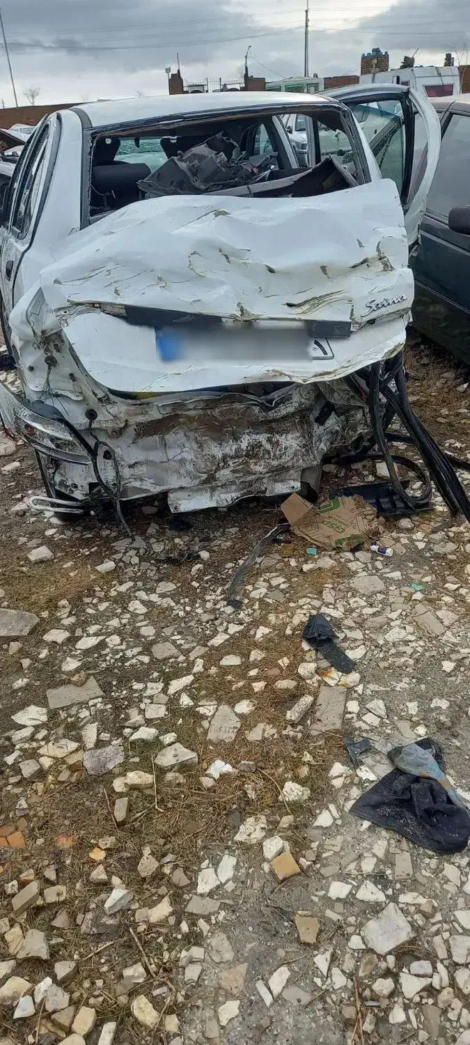 ساینا ۹۹ تصادفی|خودرو سواری و وانت|سقز, |دیوار