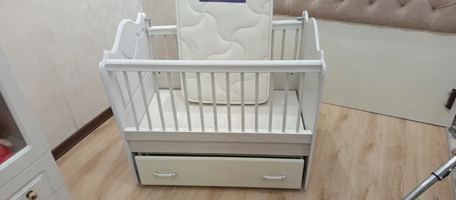 تخت نوزاد ننی دار|تخت و صندلی بچه|تبریز, |دیوار