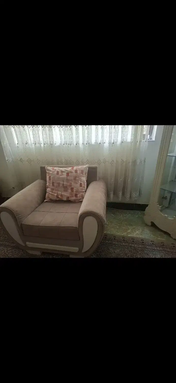 مبل ۷ نفره ۶ میلیون تومان و یک بوفه ۳ میلیون تومان|مبلمان خانگی و میز عسلی|قائم‌شهر, |دیوار