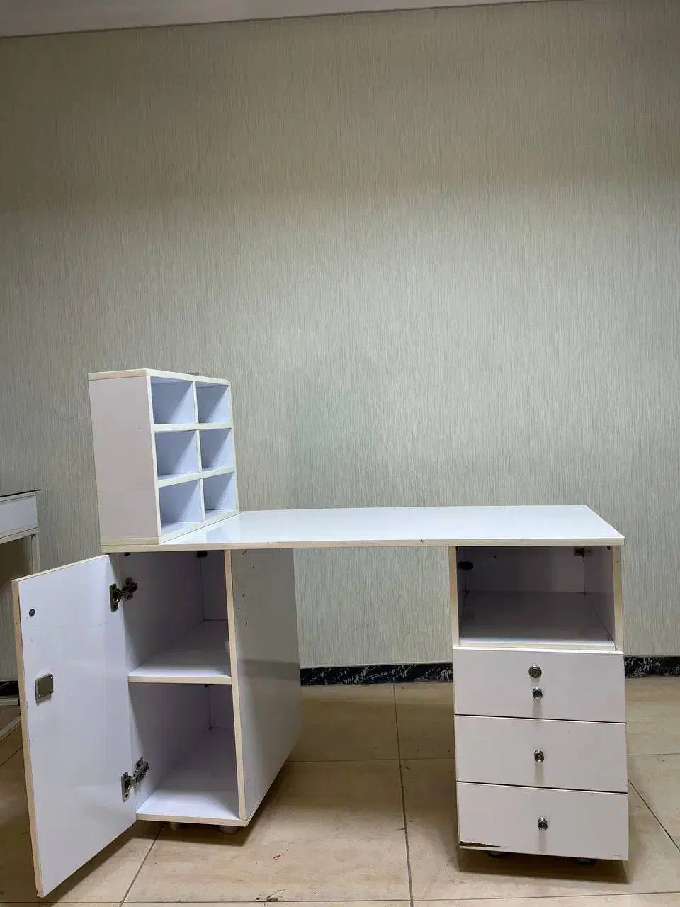 میز ناخن کاری|آرایشگاه و سالنهای زیبایی|آمل, |دیوار