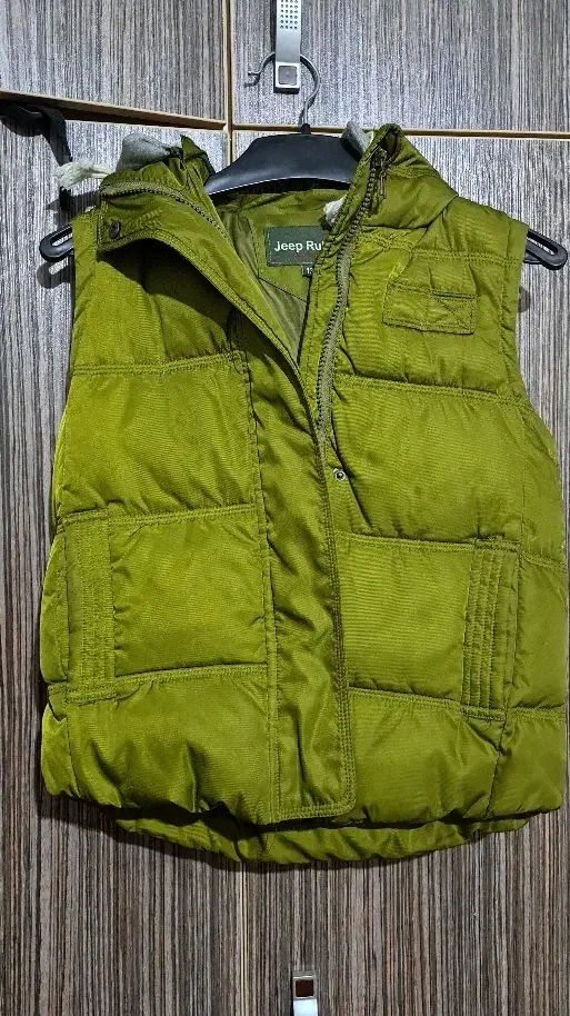 کاپشن و پافر|لباس|رشت, کوی عرفان|دیوار