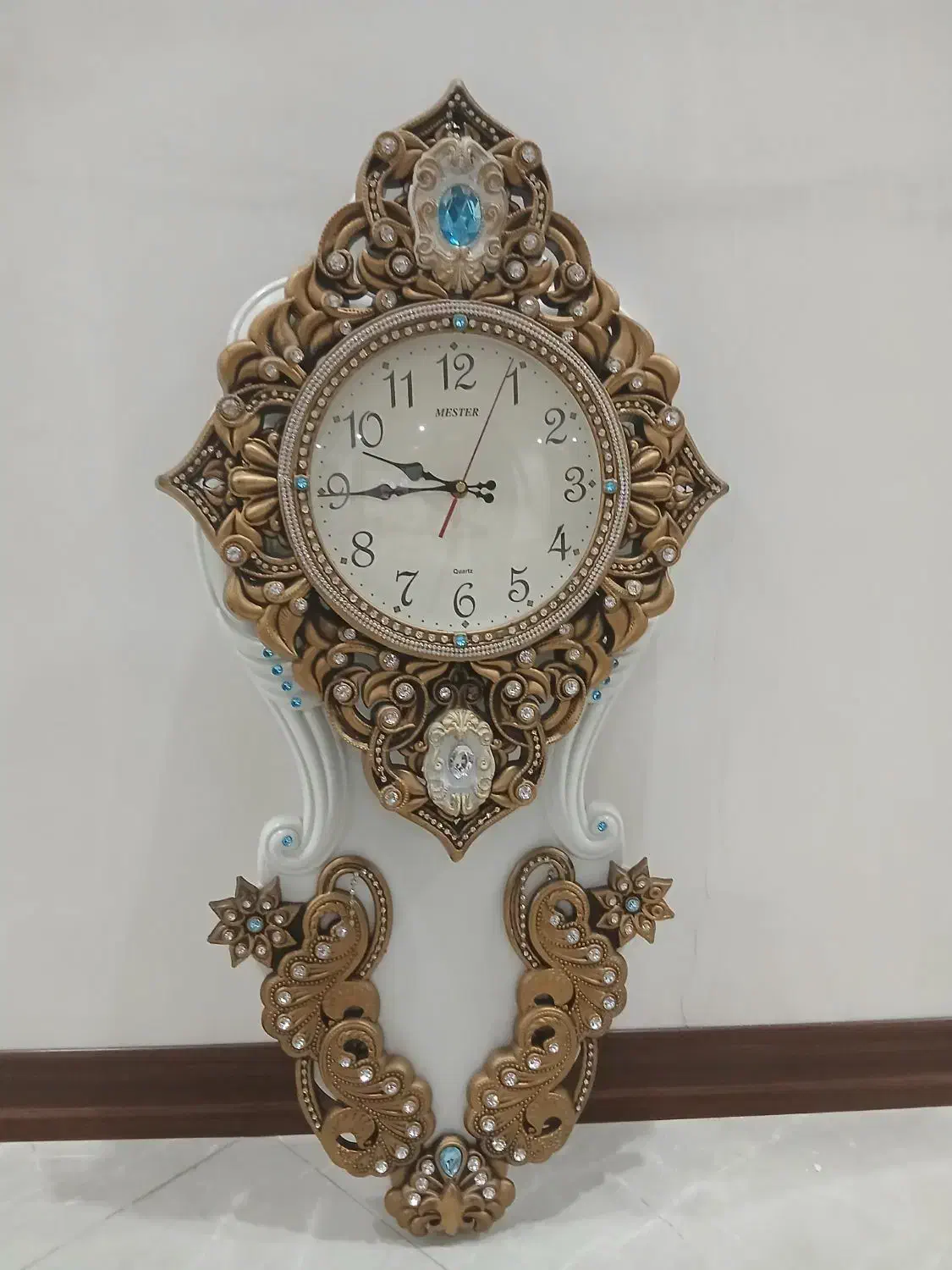 ساعت دیواری شیک وزیباسفیدطلایی|ساعت دیواری و تزئینی|تهران, هفده شهریور|دیوار