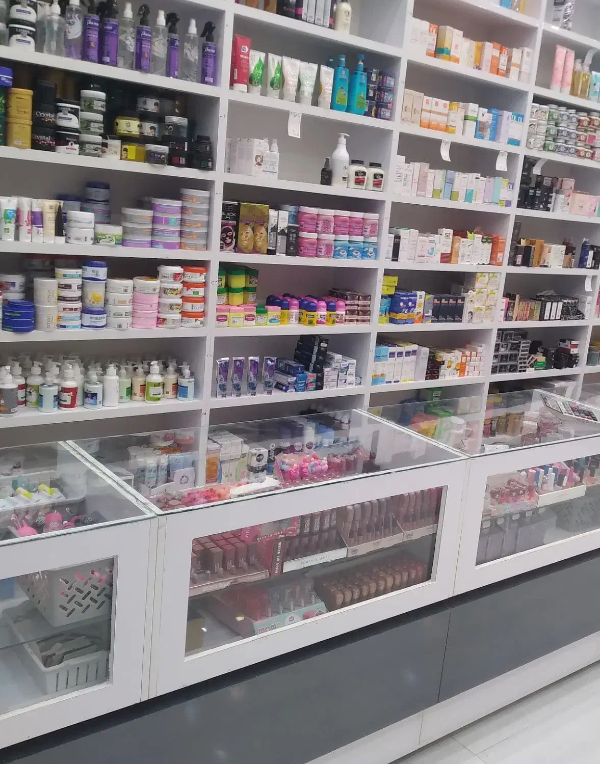 فروش  کلیه لوازم ارایشی ودکوراسیون زیر قیمت|فروشگاه و مغازه|لردگان, |دیوار