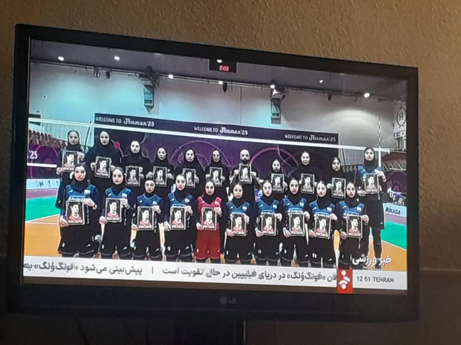 تلویزیون|تلویزیون و پروژکتور|بهمن صغاد, |دیوار