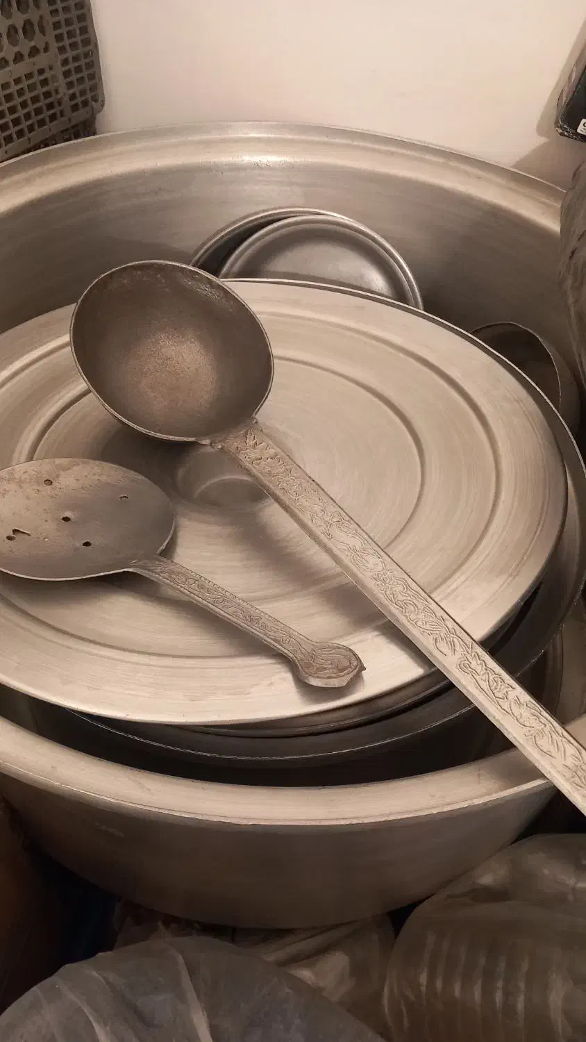 قابلمه روحی بزرگ|ظروف پختوپز|رباطکریم, رباطکریم|دیوار