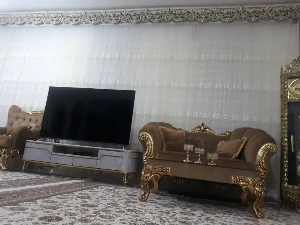 مبل هفت نفر|مبلمان خانگی و میز عسلی|صحنه, |دیوار