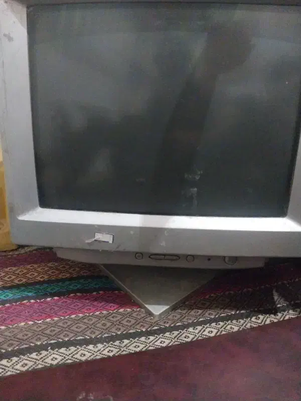 مانیتورکامپیوتر۱۴کاملاسالم/یک عددکابل رابط تصویر|قطعات و لوازم جانبی رایانه|فیروزآباد (فارس), |دیوار