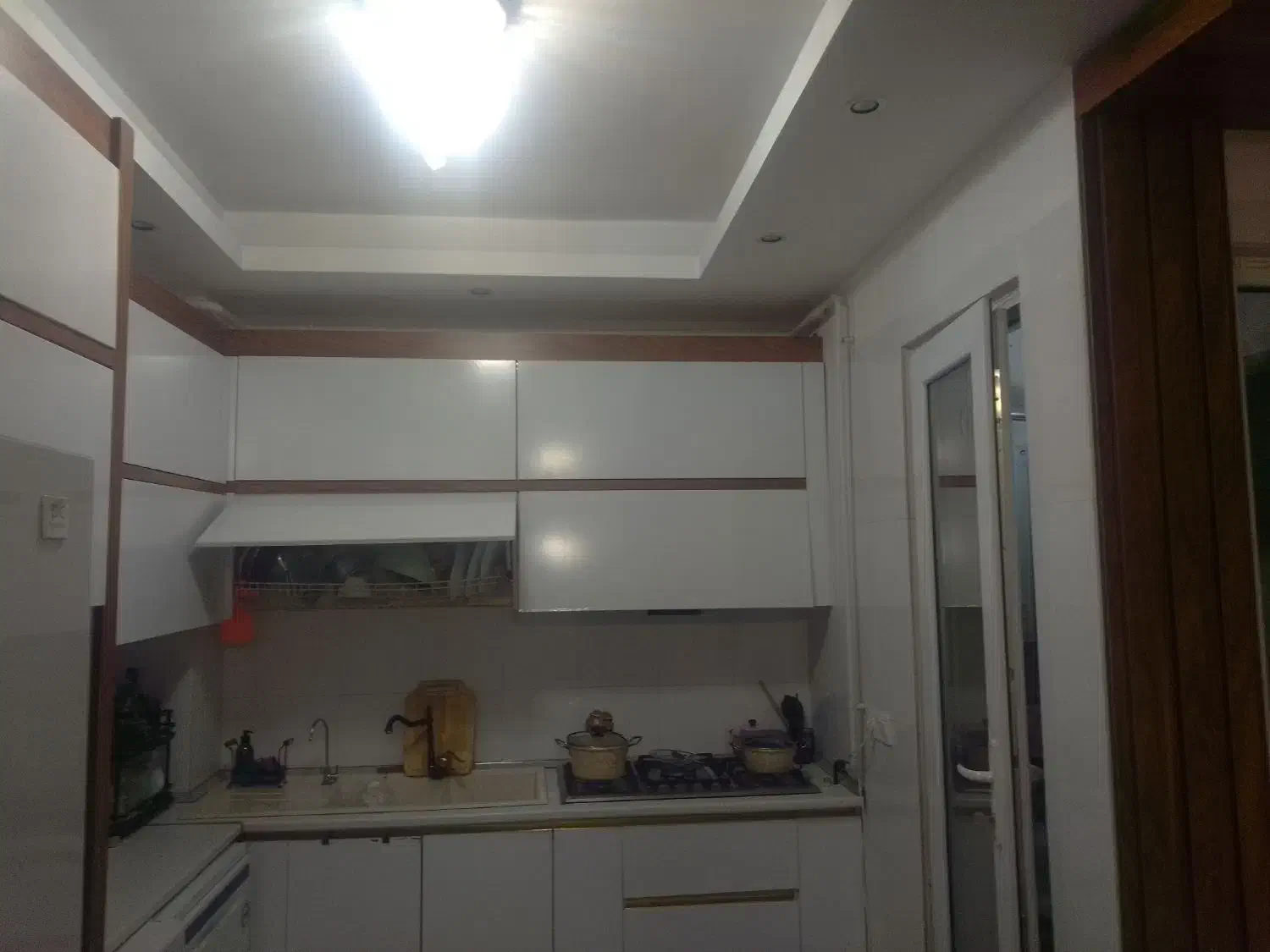 واحد سه خواب مستر دار تک واحد|اجارهٔ آپارتمان|رشت, آب و برق|دیوار