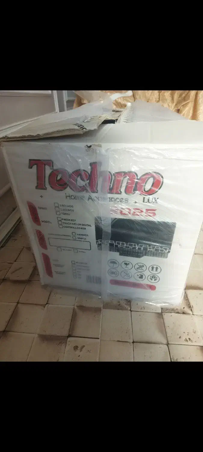 هود روکارتکنو|هود|میانه, |دیوار