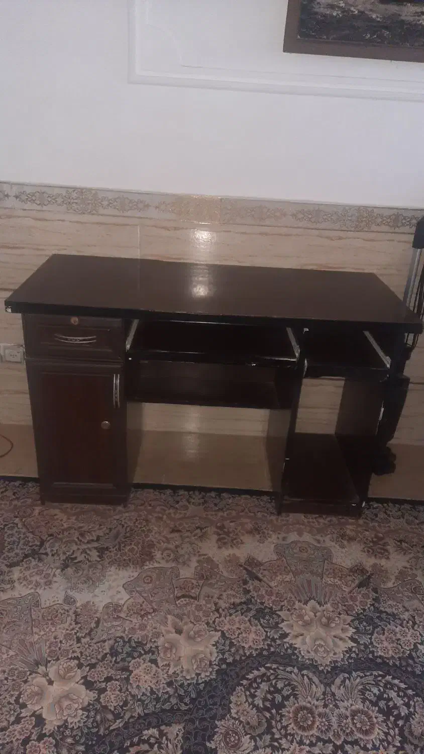 میز کامپیوتر کاملا سالم و محکم کشو دار|میز تحریر و کامپیوتر|اقبالیه, |دیوار