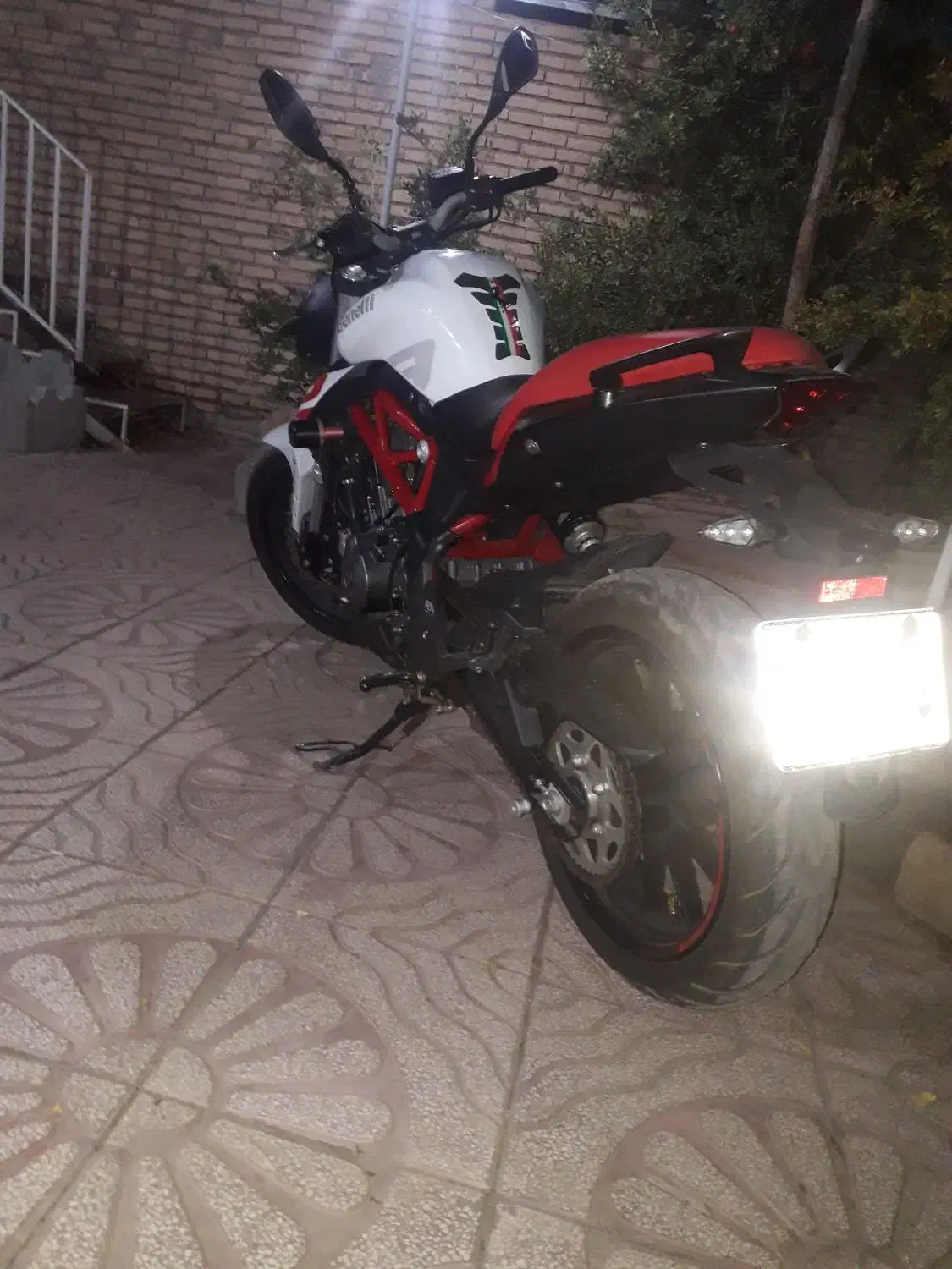 بنلی ۳۱۰ سفید مدل ۹۹|موتورسیکلت|سبزوار, توحیدشهر|دیوار