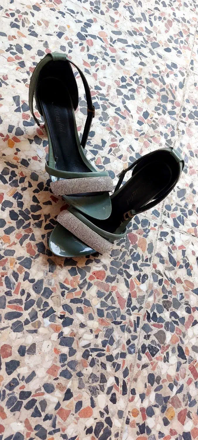 کفش|کیف، کفش، کمربند|اندیمشک, |دیوار