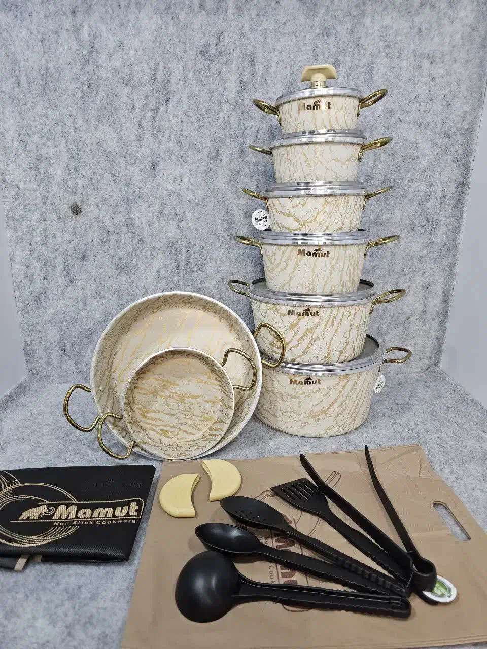 قابلمه|ظروف پخت‌وپز|قم, باغ شریفی|دیوار