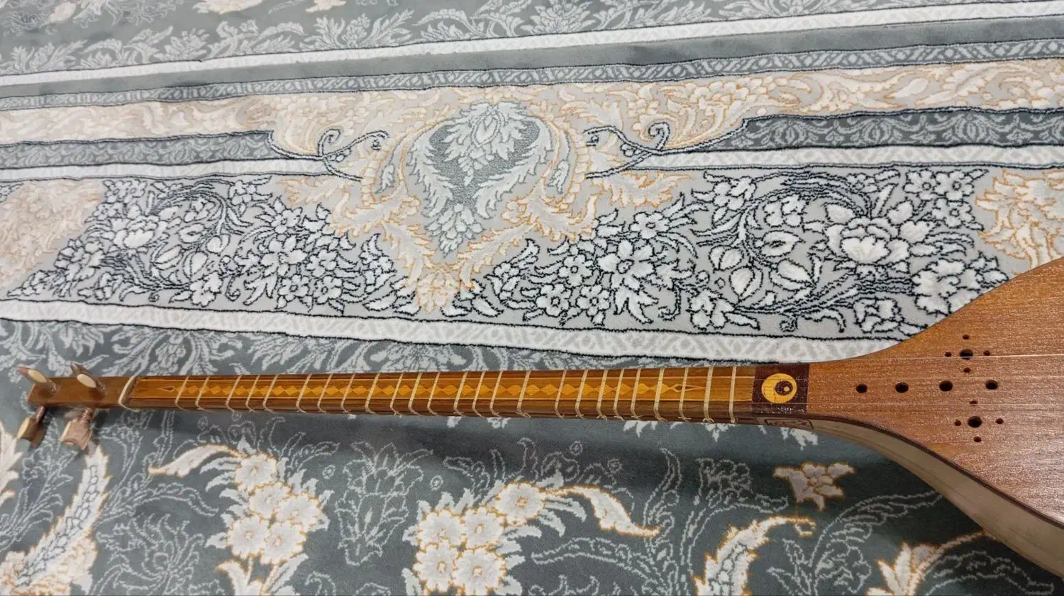 سه تار|سازهای سنتی|قدس, شهر‌قدس|دیوار