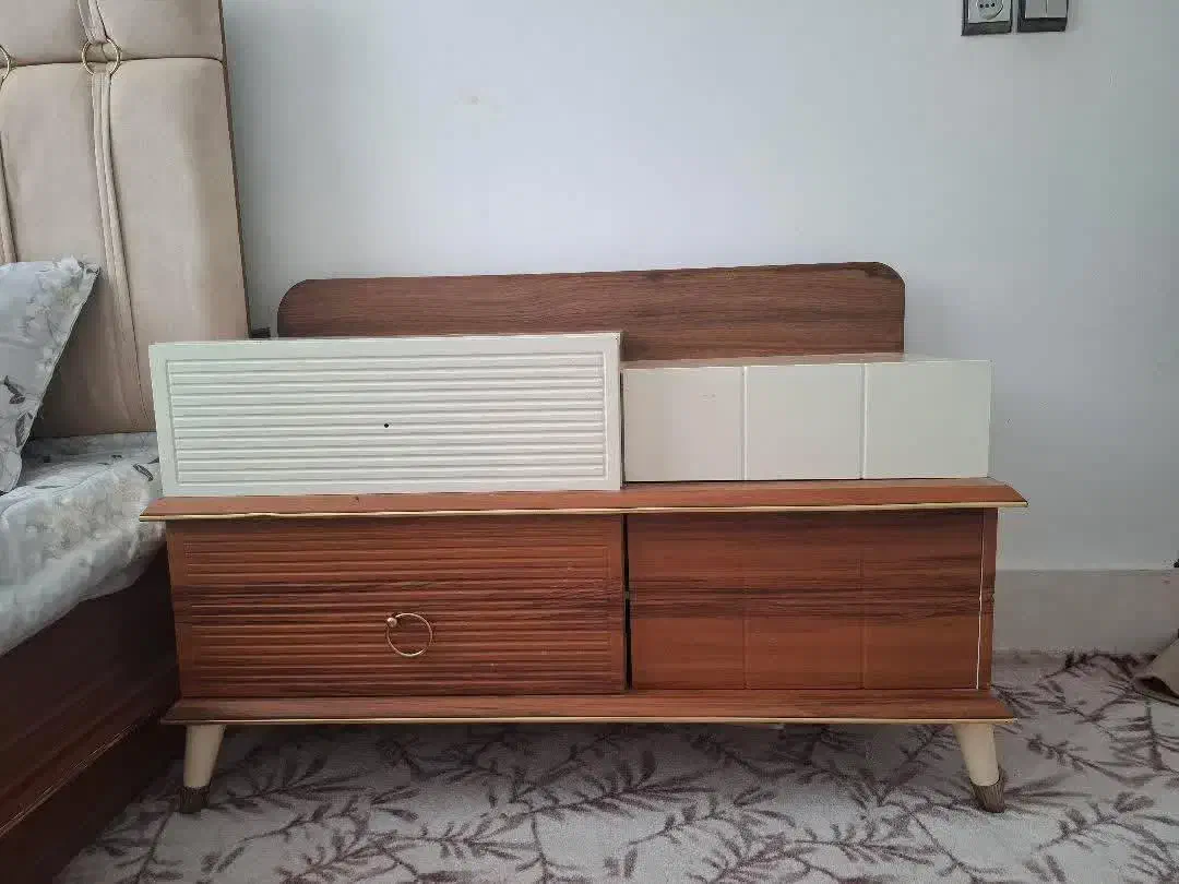 تخت همراه با تشک و پاتختی .میز آرایش|تخت و سرویس خواب|خوشاب, |دیوار