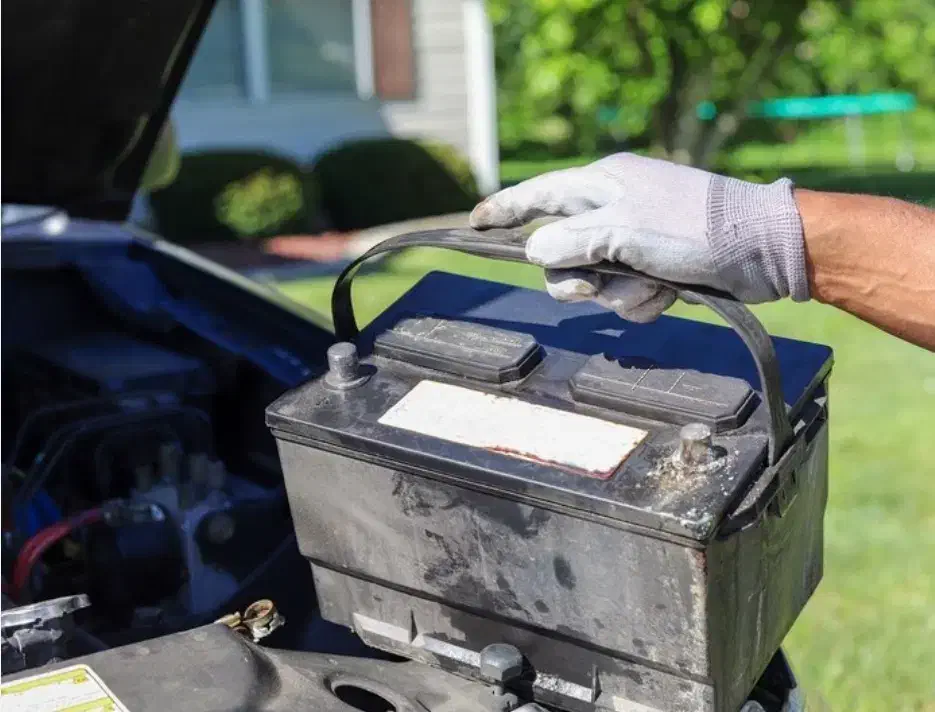 نصب باطری در محل ۲۴ساعته*سبک و سنگین*|قطعات یدکی و لوازم جانبی|میناب, |دیوار